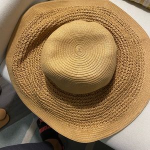 Wide brim sun hat